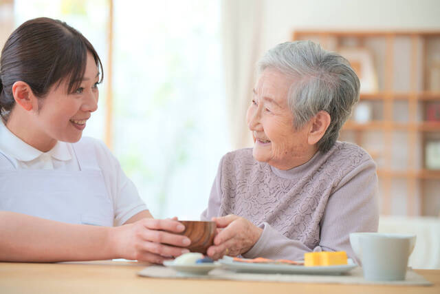 食事サービス・介護サービスは必ずある?サ高住で提供されるサービス